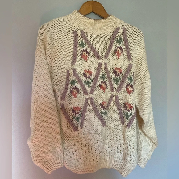 Vintage Hand Knit Floral Sweater Size Medium - Picture 1 of 7